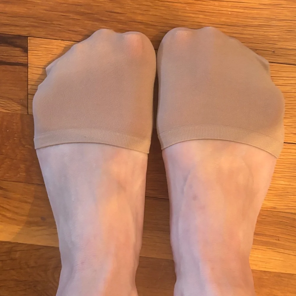 Toe cap socks in beige